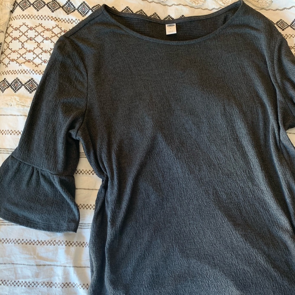 Women’s flutter sleeve top